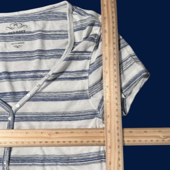 Old Navy M Minimalist Henley Tee White Blue Striped Short Sleeve Y2K Inspired - Picture 3 of 4